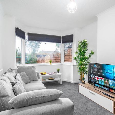 4 Bedroom House - Accommodates 7 - Garden - Parking - Netflix - Wifi - 559T Birmingham Buitenkant foto