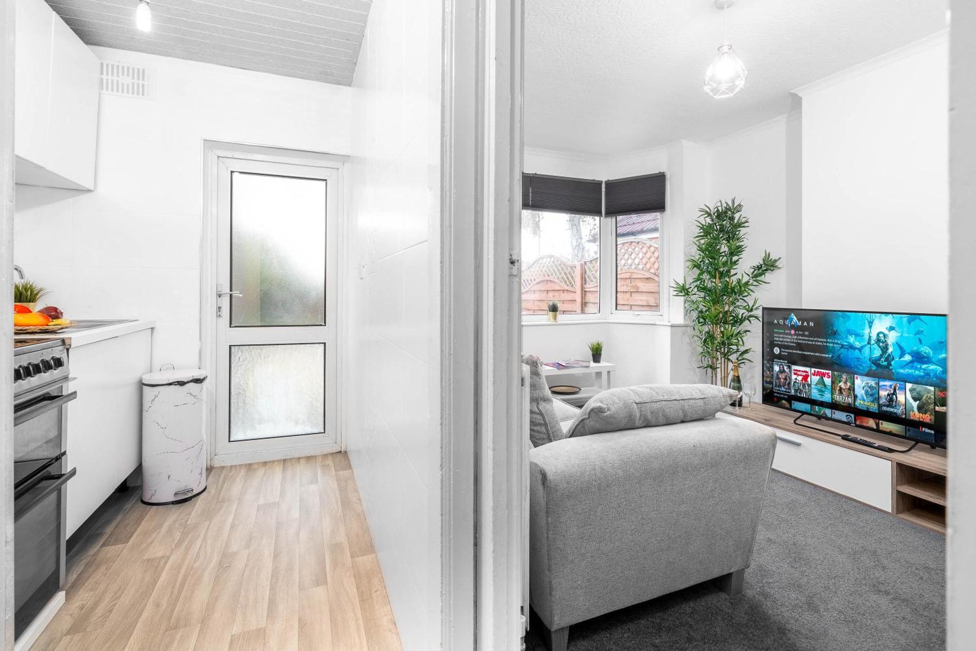 4 Bedroom House - Accommodates 7 - Garden - Parking - Netflix - Wifi - 559T Birmingham Buitenkant foto