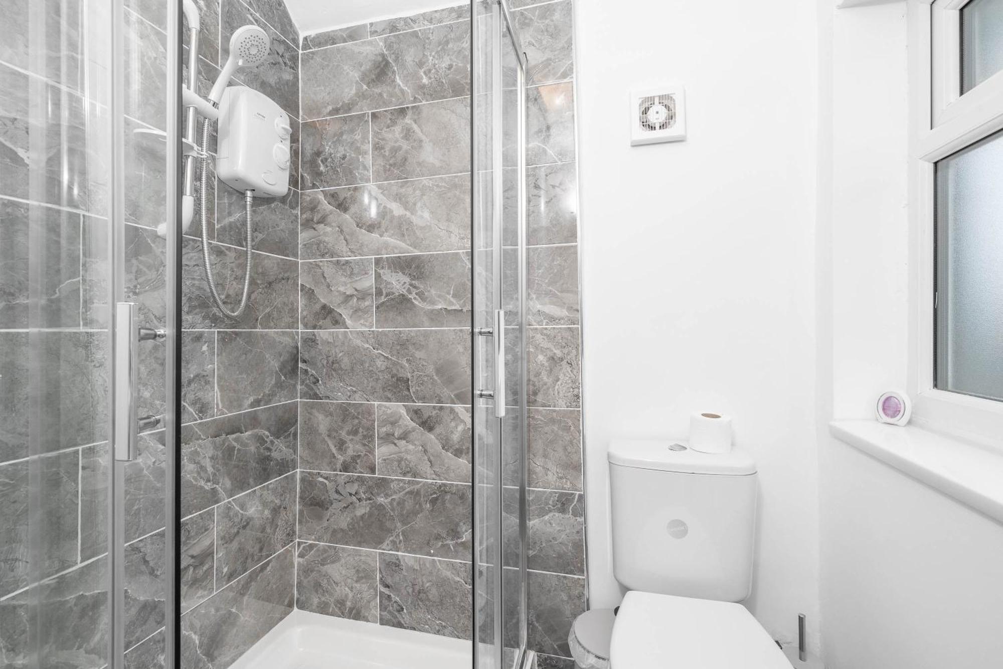 4 Bedroom House - Accommodates 7 - Garden - Parking - Netflix - Wifi - 559T Birmingham Buitenkant foto