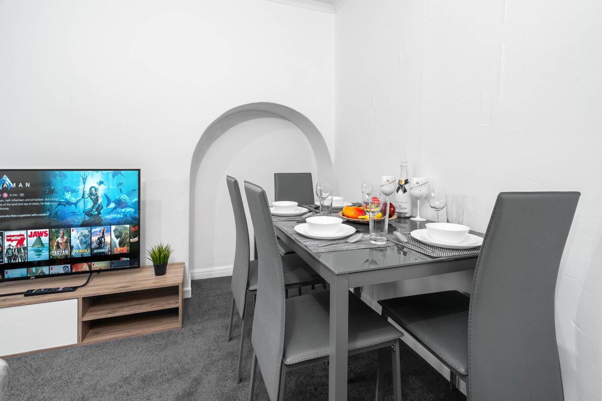 4 Bedroom House - Accommodates 7 - Garden - Parking - Netflix - Wifi - 559T Birmingham Buitenkant foto