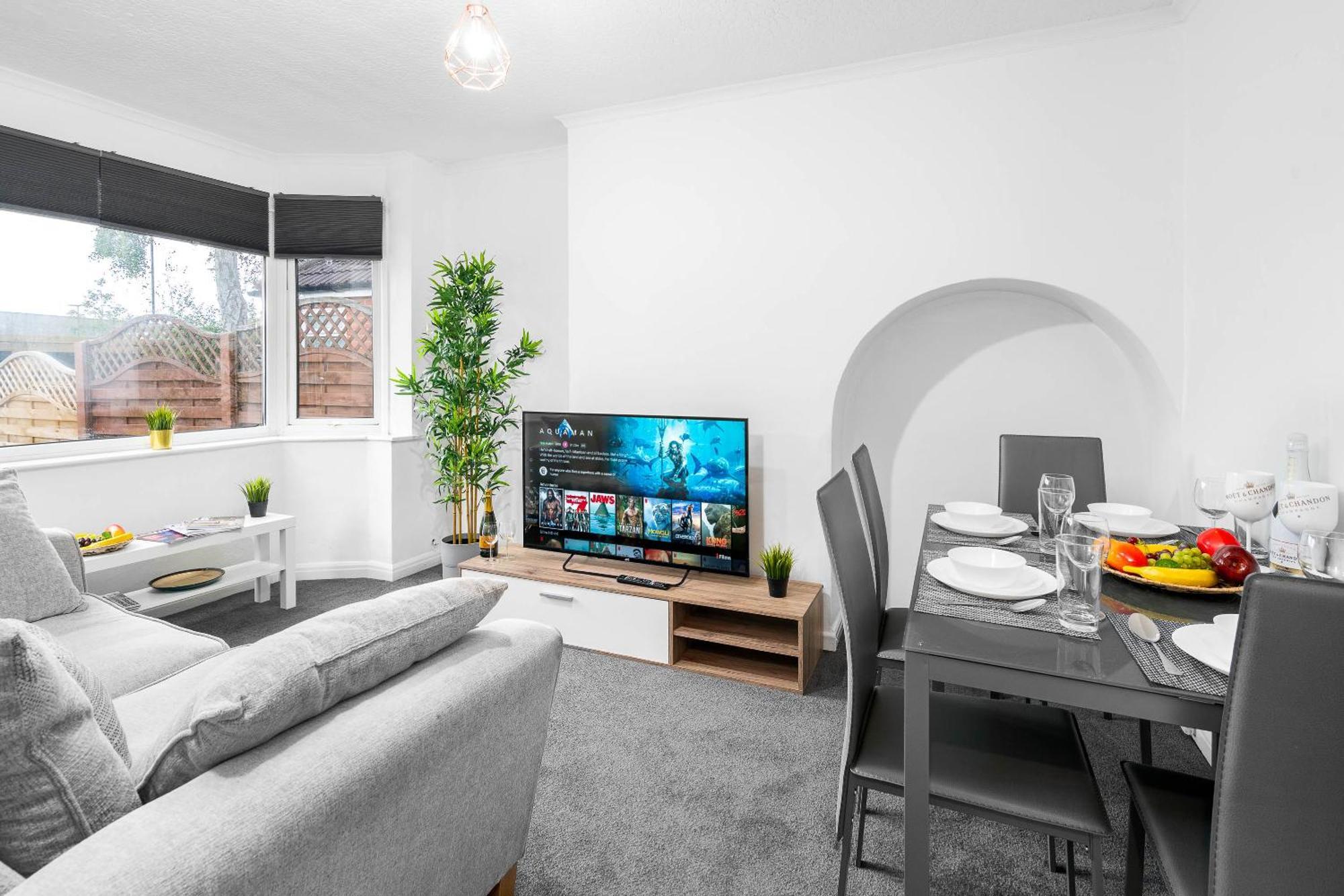4 Bedroom House - Accommodates 7 - Garden - Parking - Netflix - Wifi - 559T Birmingham Buitenkant foto